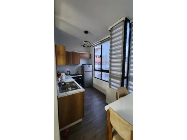 Tirane, jepet me qera apartament 1+1+Ballkon Kati 6, 58 m² 900 € 
