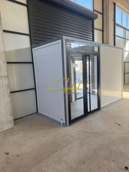 Tirane, jepet me qera magazine Kati 0, 2.900 m² 13.000 € (KASHAR)