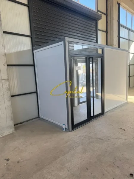 Tirane, jepet me qera magazine Kati 0, 2.900 m² 13.000 € (KASHAR)