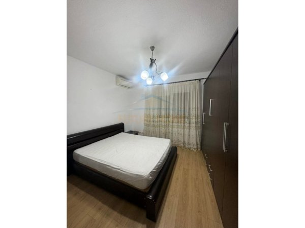 Tirane, jepet me qera 2+1+Ballkon , 100 m² 850 € 
