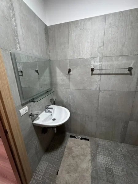 Tirane, jepet me qera apartament 2+1 Kati 5, 100 m² 750 € (DON BOSKO)