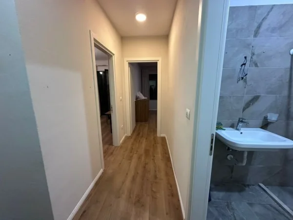 Tirane, jepet me qera apartament 1+1 Kati 5, 75 m² 450 € 