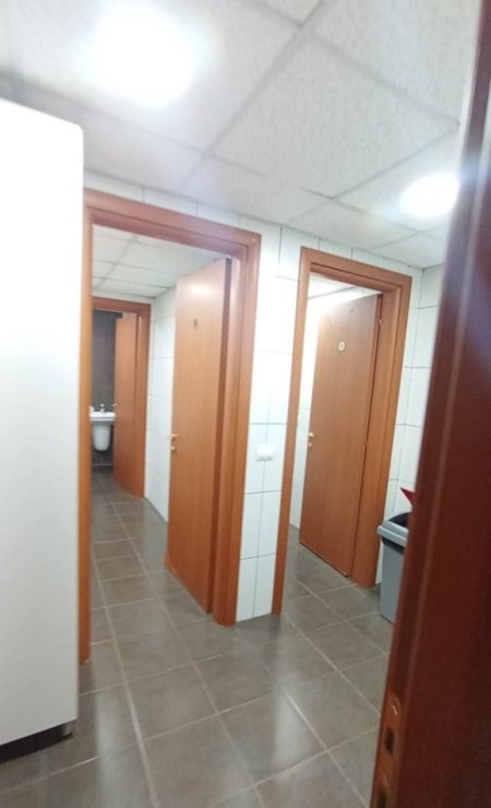 Tirane, jepet me qera ambjent biznesi Kati 10, 240 m² 2.500 € (tek Selvia, tek Universiteti Aldent, Rruga e Dibres.)