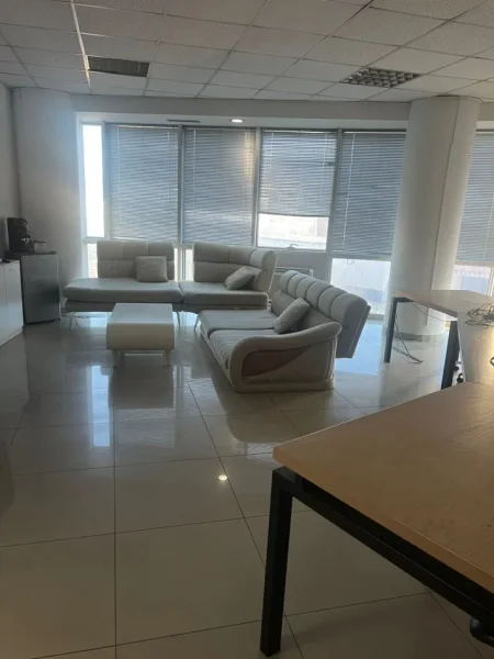 Tirane, jepet me qera ambjent biznesi Kati 10, 240 m² 2.500 € (tek Selvia, tek Universiteti Aldent, Rruga e Dibres.)