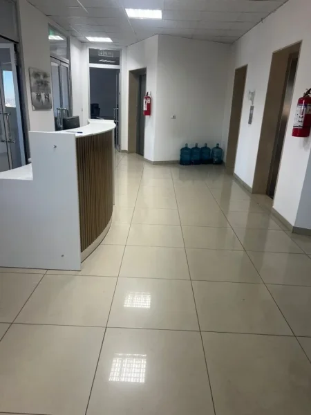 Tirane, jepet me qera ambjent biznesi Kati 10, 240 m² 2.500 € (tek Selvia, tek Universiteti Aldent, Rruga e Dibres.)