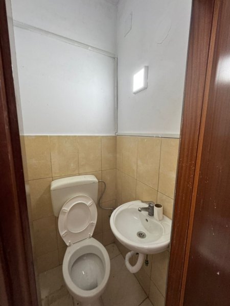 Tirane, jepet me qera dyqan Kati 0, 12 m² 300 € (RRUGA FORTUZI)