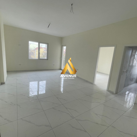 Tirane, jepet me qera ambjent biznesi Kati 1, 70 m² 450 € (bulevardi blu)