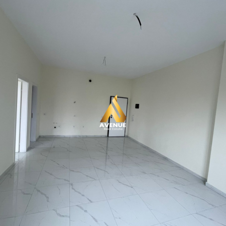 Tirane, jepet me qera ambjent biznesi Kati 1, 70 m² 450 € (bulevardi blu)