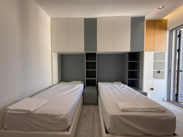 Tirane, jepet me qera apartament 3+1+Ballkon Kati 4, 120 m² 1250 € (Delijorgji)