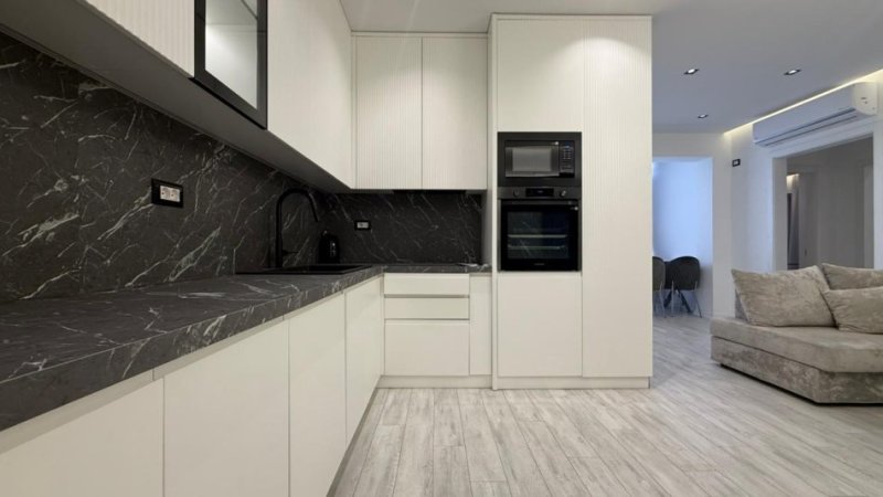 Tirane, jepet me qera apartament 3+1+Ballkon Kati 4, 120 m² 1250 € (Delijorgji)