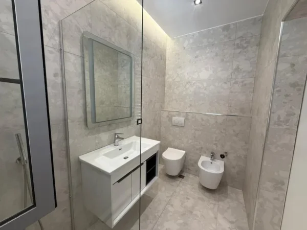 Tirane, jepet me qera apartament 3+1+Ballkon Kati 4, 120 m² 1250 € (Delijorgji)