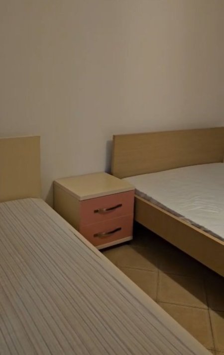 Tirane, jepet me qera apartament 1+1+Ballkon Kati 2, 60 m² 400 € (KODRA E DIELLIT)