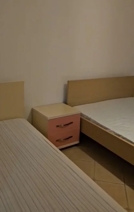 Tirane, jepet me qera apartament 1+1+Ballkon Kati 2, 60 m² 400 € (KODRA E DIELLIT)