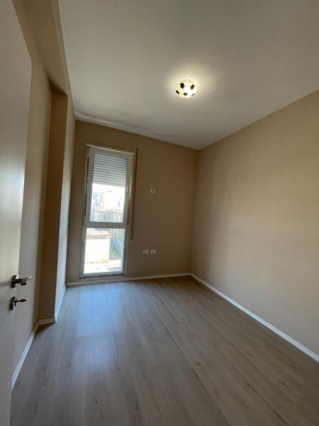Tirane, shitet apartament 3+1+Ballkon Kati 2, 111 m² 155.000 € (Spitalit Amerikan 3)