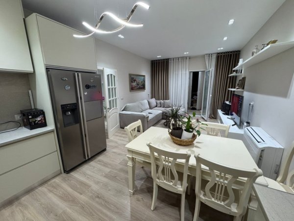 Tirane, jepet me qera apartament 2+1+Aneks+Ballkon Kati 2, 115 m² 800 € (DON BOSKO)