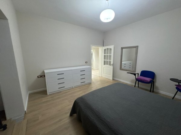 Tirane, jepet me qera apartament 2+1+Aneks+Ballkon Kati 2, 115 m² 800 € (DON BOSKO)