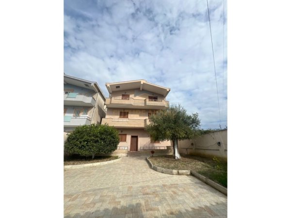 Durres, shitet shtepi 3 Katshe Kati 0, 350 m² 200.000 € (Rrashbull Durres)