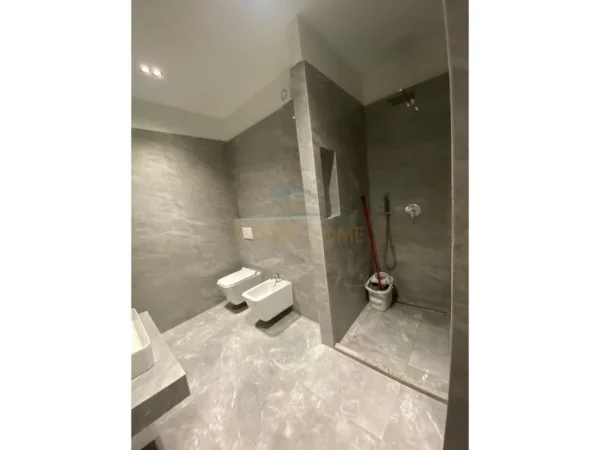 Durres, shitet apartament 2+1+Ballkon Kati 5, 119 m² 350.000 € (Vollga, Durrës)