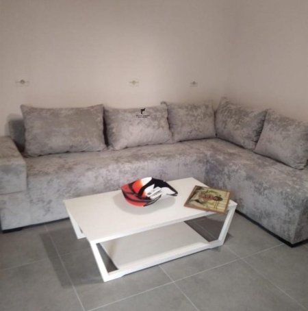 Tirane, jepet me qera apartament 1+1 Kati 8, 70 m² 400 € (PORCELAN)