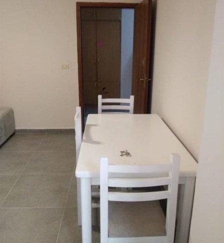 Tirane, jepet me qera apartament 1+1 Kati 8, 70 m² 400 € (PORCELAN)