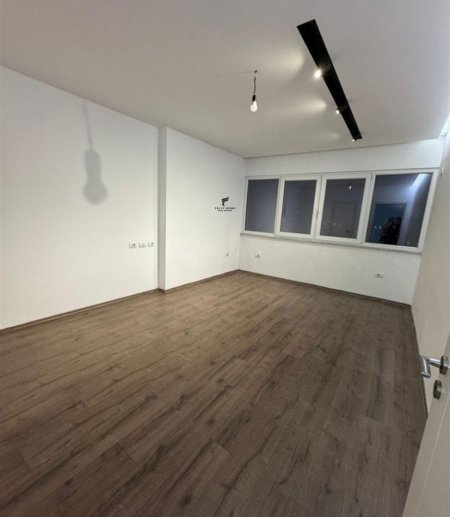 Tirane, jepet me qera apartament 2+1+Ballkon Kati 8, 118 m² 550 € (ASTIR)