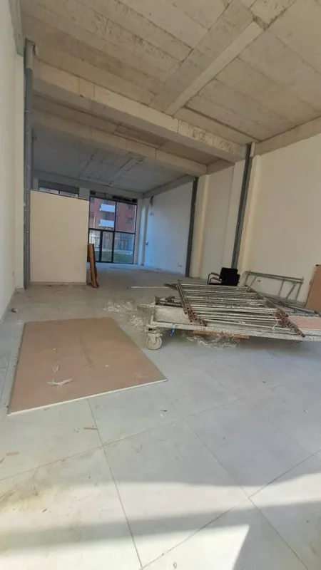 Tirane, shitet dyqan Kati 0, 158 m² 474.000 € (Astir)