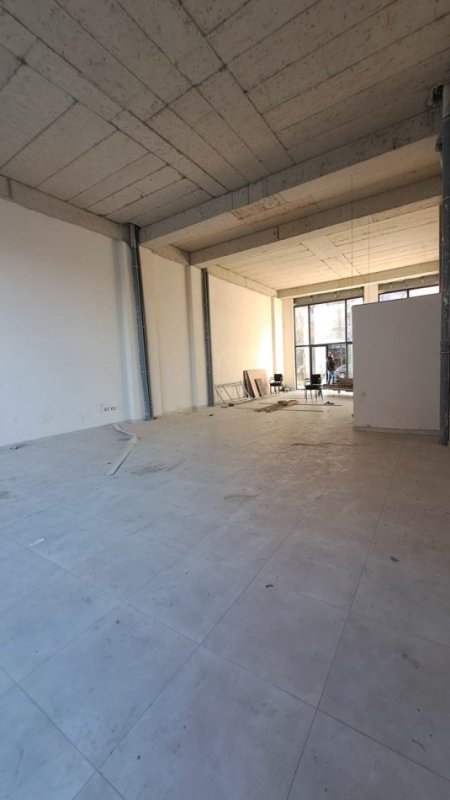 Tirane, shitet dyqan Kati 0, 158 m² 474.000 € (Astir)