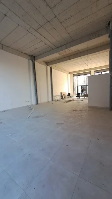 Tirane, shitet dyqan Kati 0, 158 m² 474.000 € (Astir)