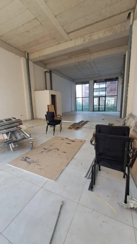 Tirane, shitet dyqan Kati 0, 158 m² 474.000 € (Astir)