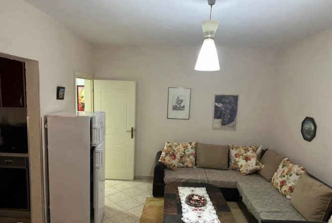 Tirane, jepet me qera apartament 2+1 Kati 5, 72 m² 500 € (PORCELAN)