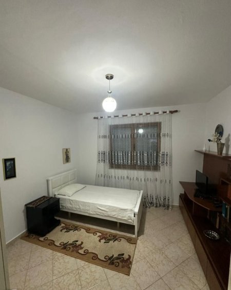Tirane, jepet me qera apartament 2+1 Kati 5, 72 m² 500 € (PORCELAN)