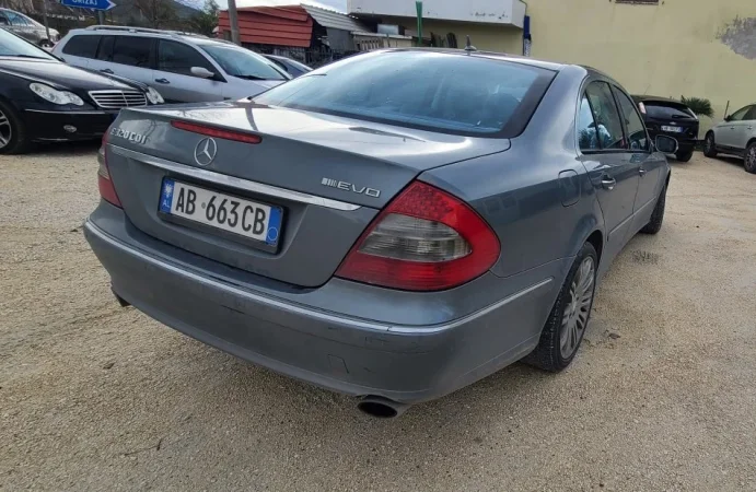Berat, shitet Mercedes-Benz E320CDI, 2007, Nafte, Automatik  7.300 €