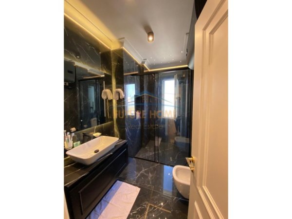 Tirane, shitet apartament 4+1+Ballkon Kati 6, 257 m² 650.000 € (EURO 3D Selit)