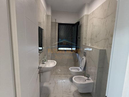 Shitet, Apartament 1+1+Post parkimi, Rruga Qemal Stafa, Tiranë AREA61118