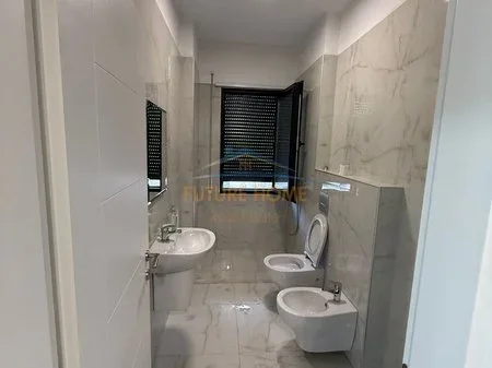 Shitet, Apartament 1+1+Post parkimi, Rruga Qemal Stafa, Tiranë AREA61118