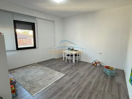 Shitet, Apartament 1+1+Post parkimi, Rruga Qemal Stafa, Tiranë AREA61118
