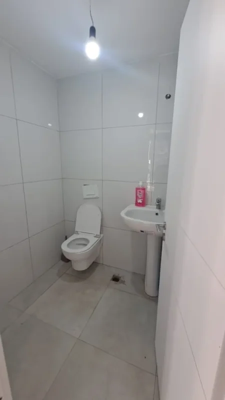 Tirane, shitet ambjent biznesi Kati 0, 70 m² 304.500 € (Astir)
