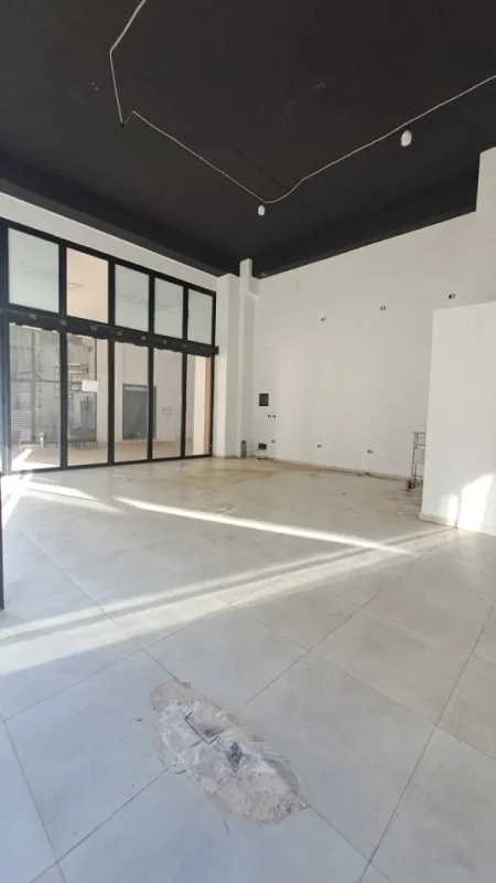 Tirane, shitet ambjent biznesi Kati 0, 70 m² 304.500 € (Astir)