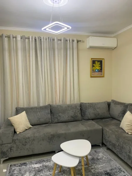 Tirane, jepet me qera apartament 1+1 Kati 1, 70 m² 400 €