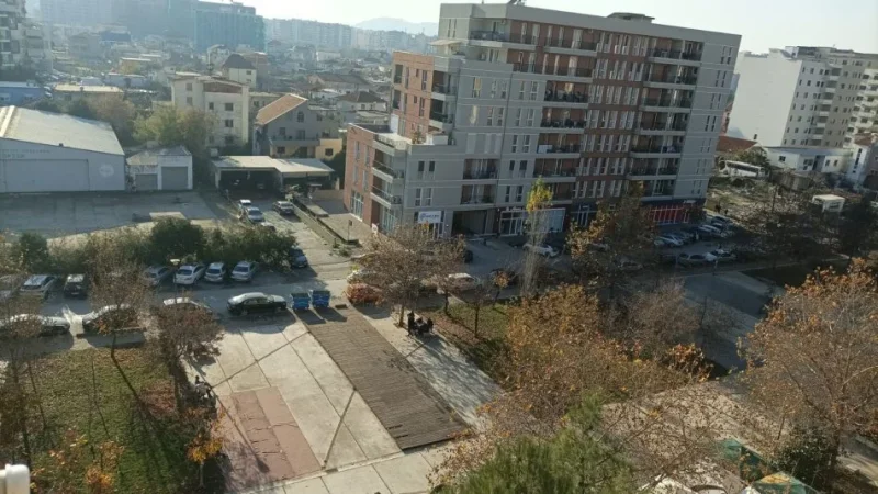 Tirane, jepet me qera apartament 2+1 , 75 m² 700 € (Fusha aviacionit)