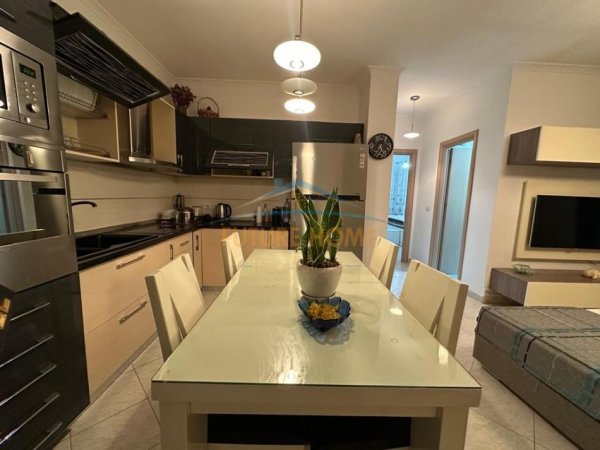 Tirane, shitet apartament 2+1+Ballkon Kati 4, 100 m² 147.000 € 