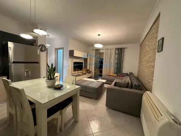 Tirane, shitet apartament 2+1+Ballkon Kati 4, 100 m² 147.000 € 