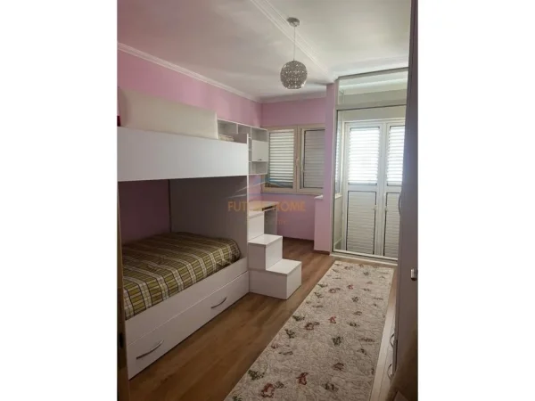 Tirane, jepet me qera apartament 2+1+Ballkon Kati 8, 95 m² 700 € 