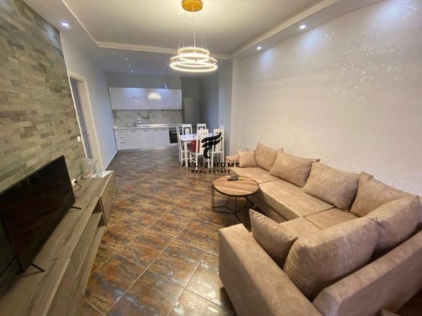 Tirane, jepet me qera apartament 2+1+Ballkon Kati 2, 83 m² 450 € (YZBERISHT)