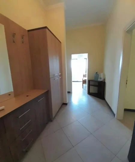 Tirane, jepet me qera apartament 2+1 Kati 8, 100 m² 450 € 
