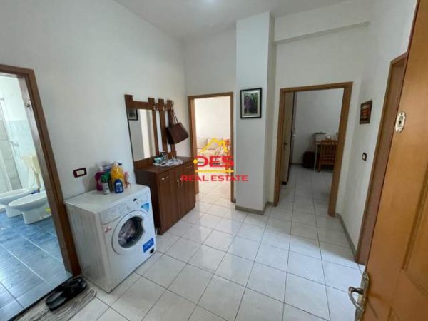 Vlore, shitet apartament 3+1+BLK Kati 3, 88 m² 56.000 Euro (Rruga Damian Humariti)