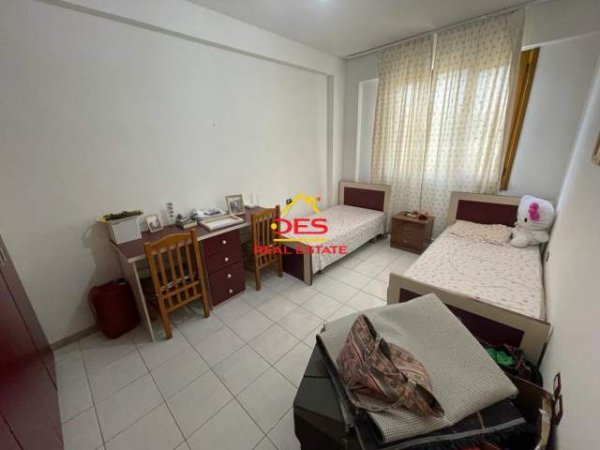 Vlore, shitet apartament 3+1+BLK Kati 3, 88 m² 56.000 Euro (Rruga Damian Humariti)