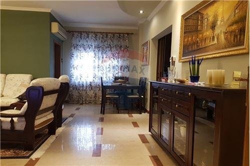 Tirane, jepet me qera apartament 4+1+BLK Kati 2, 150 m² 800 Euro (Medrese Rruga e Dibres)