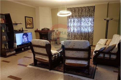 Tirane, jepet me qera apartament 4+1+BLK Kati 2, 150 m² 800 Euro (Medrese Rruga e Dibres)