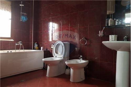 Tirane, jepet me qera apartament 4+1+BLK Kati 2, 150 m² 800 Euro (Medrese Rruga e Dibres)